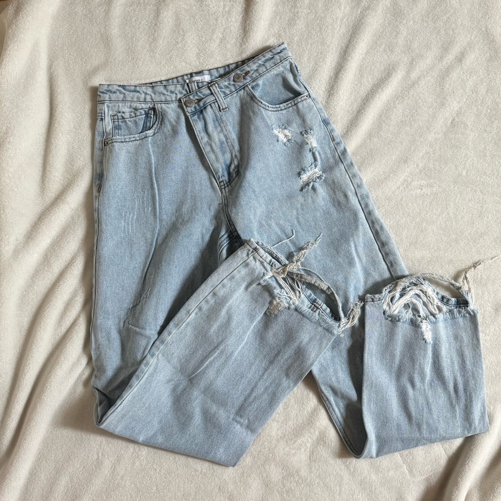 Distressed Crossover Jeans